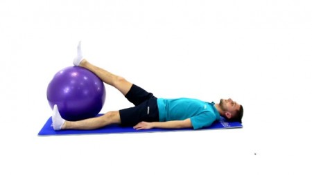 Ćwiczenia przeciwzakrzepowe kończyn dolnych z wykorzystaniem piłki gimnastycznej 3 (ćw. 6021) - Vimeo thumbnail