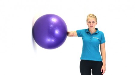 Ćwiczenie izometryczne z wykorzystaniem piłki gimnastycznej (ćw. 5660) - Vimeo thumbnail