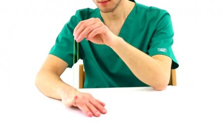 Wspomaganie możliwości wyprostnych palców ręki – ćwiczenia z gumką recepturką (ćw.0018) - Vimeo thumbnail