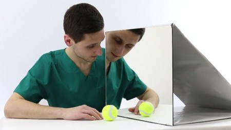 Terapia lustrzana – kształtowanie możliwości manualnych po udarze z wykorzystaniem piłki 2 (ćw.3528) - Vimeo thumbnail