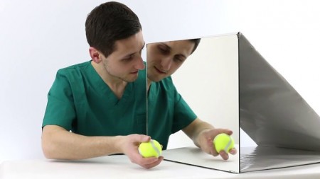 Terapia lustrzana – kształtowanie możliwości manualnych po udarze z wykorzystaniem piłki (ćw.3532) - Vimeo thumbnail