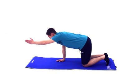 Ćwiczenie mięśni grzbietu oraz zakresu ruchu obręczy barkowej (ćw.4579) - Vimeo thumbnail