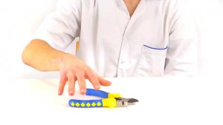 Ćwiczenie manualne ręki po udarze z wykorzystaniem narzędzi (ćw.2900) - Vimeo thumbnail