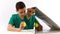 Terapia lustrzana – bilateralna praca kończyn górnych – ćwiczenie zdolności chwytnych oraz wyprostnych ręki z wykorzystaniem piłki (ćw.3586) - Vimeo thumbnail